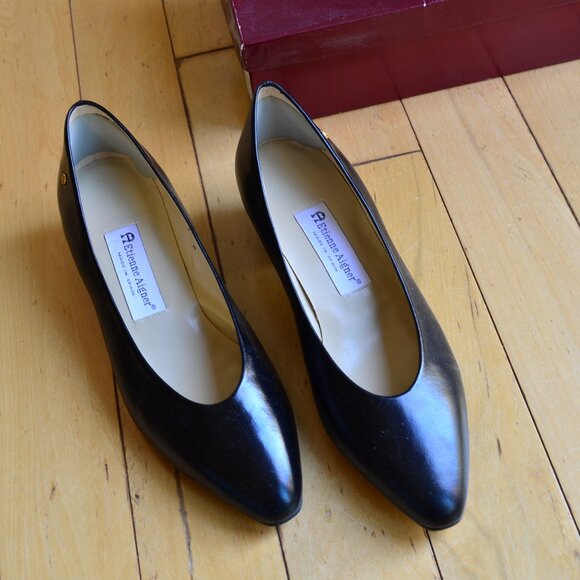 Vintage Etienne Aigner Madrid Leather Heels in Classic Black Size 9 - Picture 12 of 13